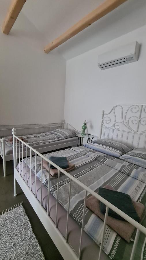 La Bobul Apartments Drnholec Екстер'єр фото