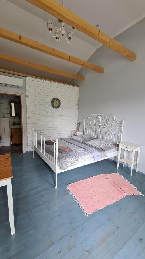 La Bobul Apartments Drnholec Екстер'єр фото