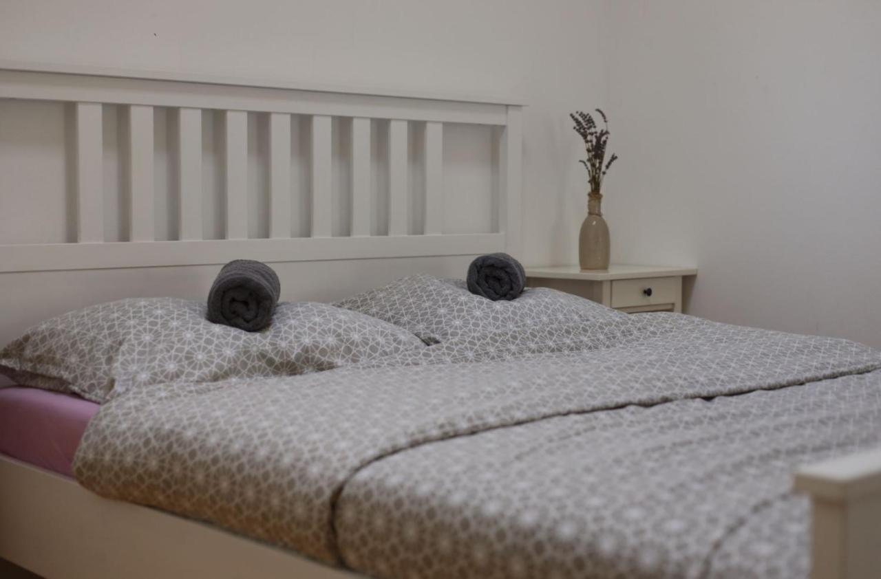 La Bobul Apartments Drnholec Екстер'єр фото