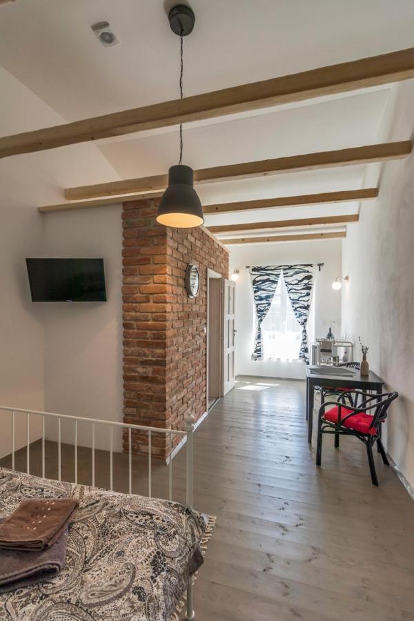 La Bobul Apartments Drnholec Екстер'єр фото