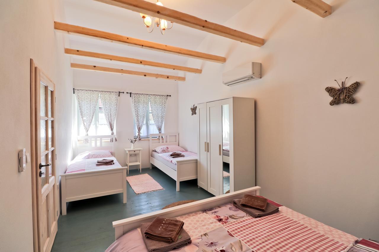 La Bobul Apartments Drnholec Екстер'єр фото